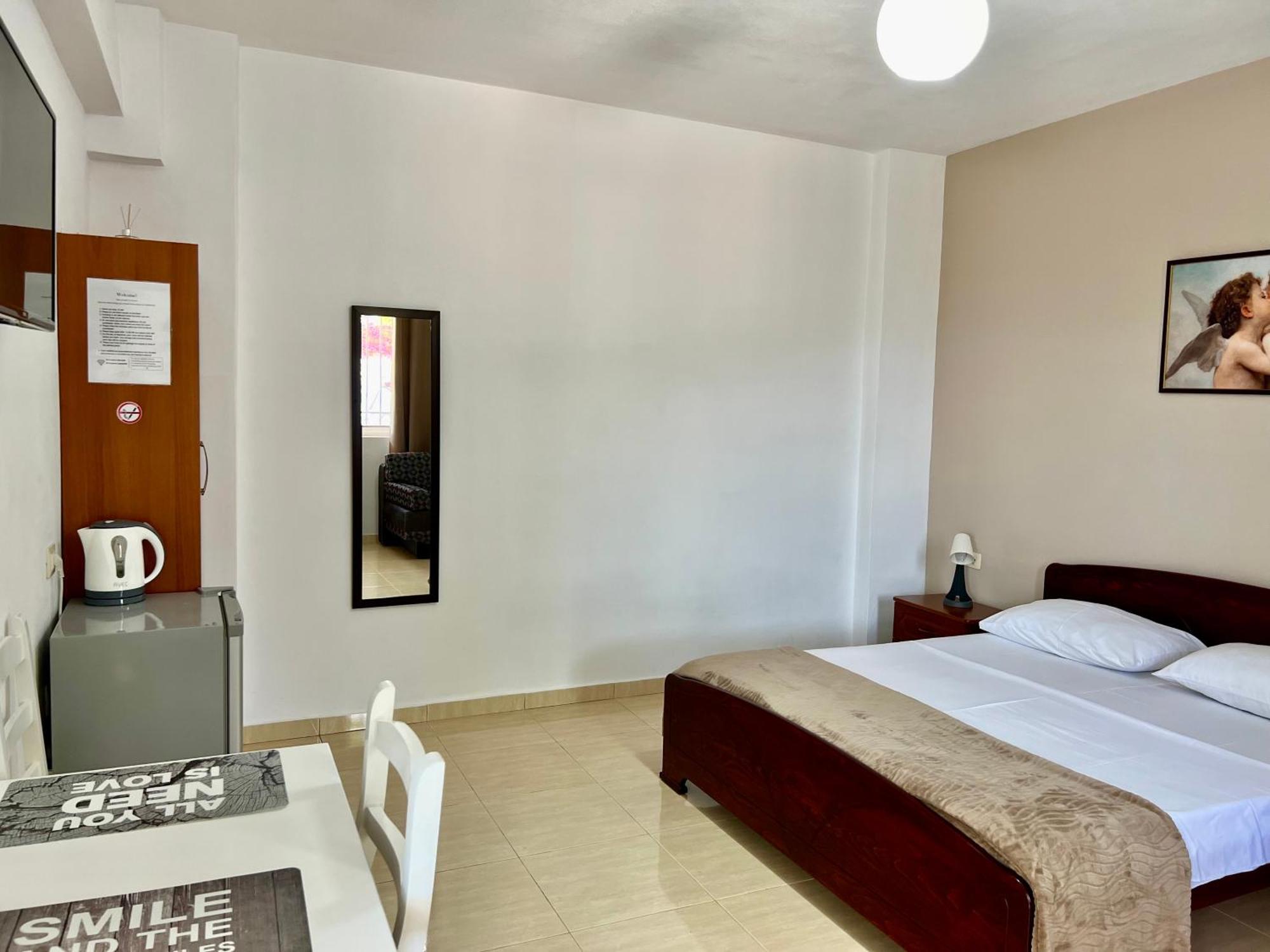 Tomi Apartments Sarande Exterior photo