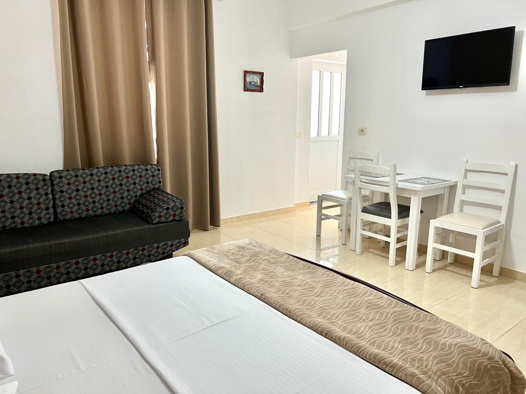 Tomi Apartments Sarande Exterior photo